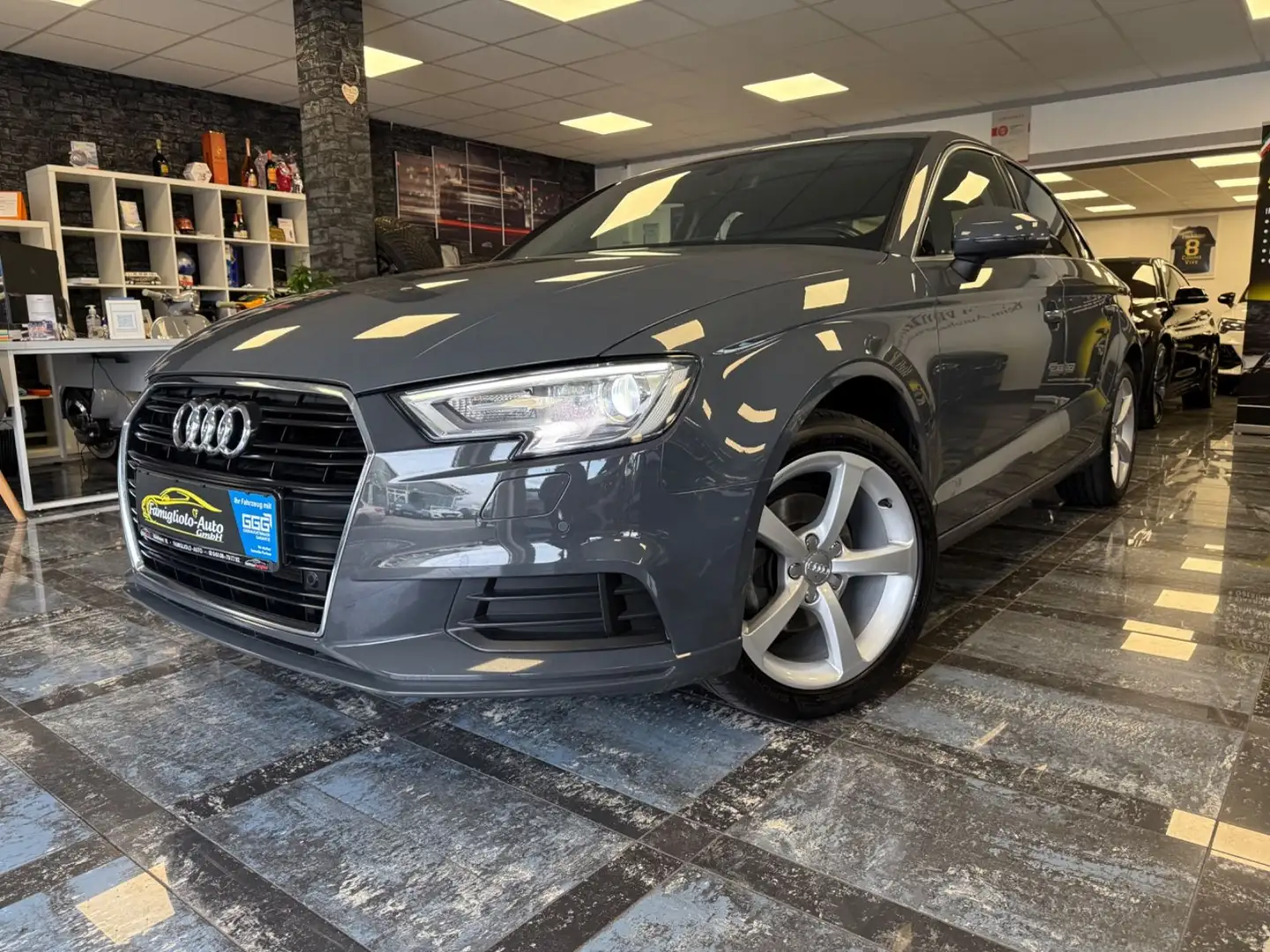 Audi A3 Limousine*Xenon*Klimaauto*Sitzheizung*Navi Grau - 1