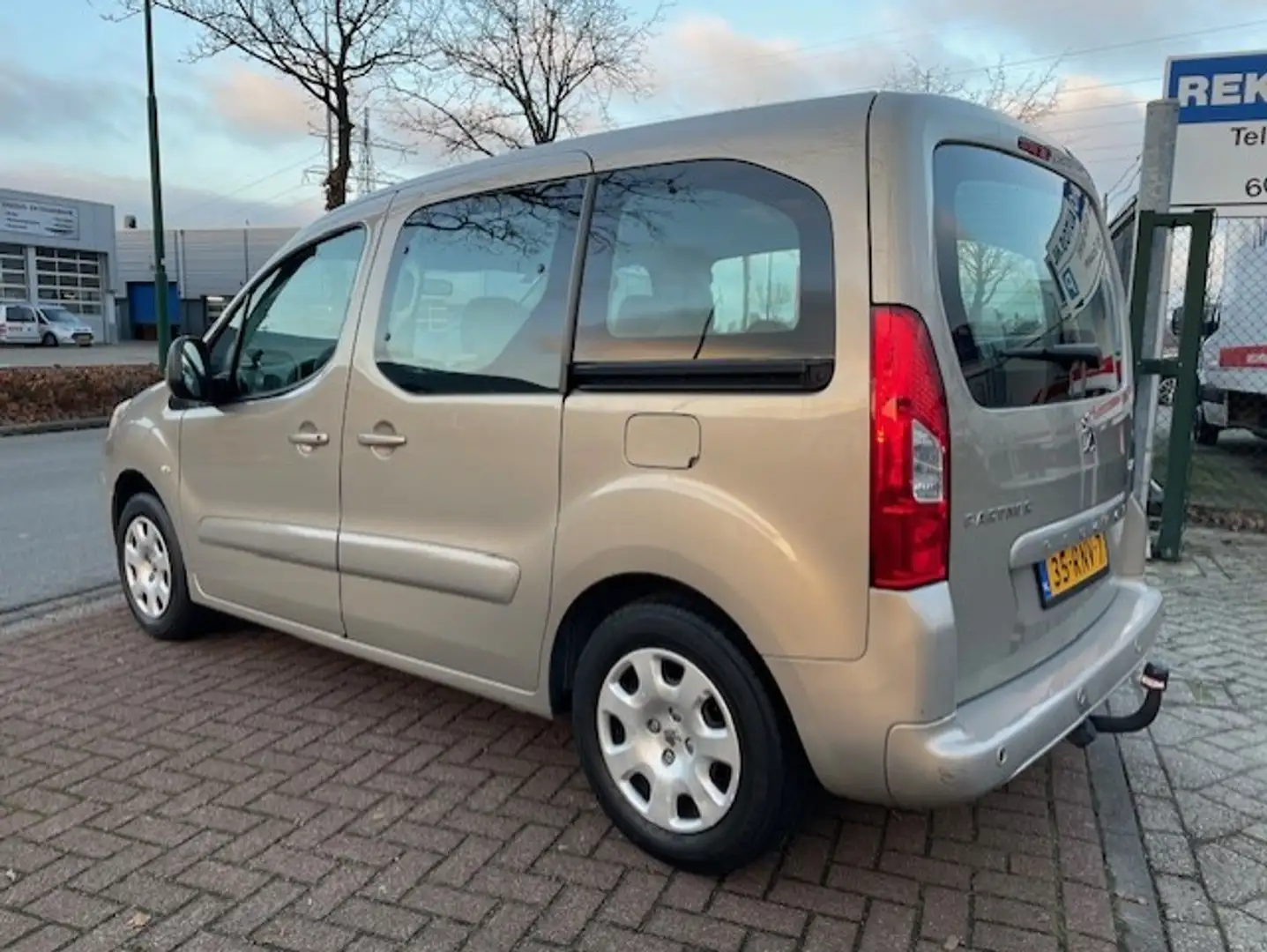 Peugeot Partner Tepee 1.6 VTi XT Airco, 2 Schuifdeuren Grijs - 2