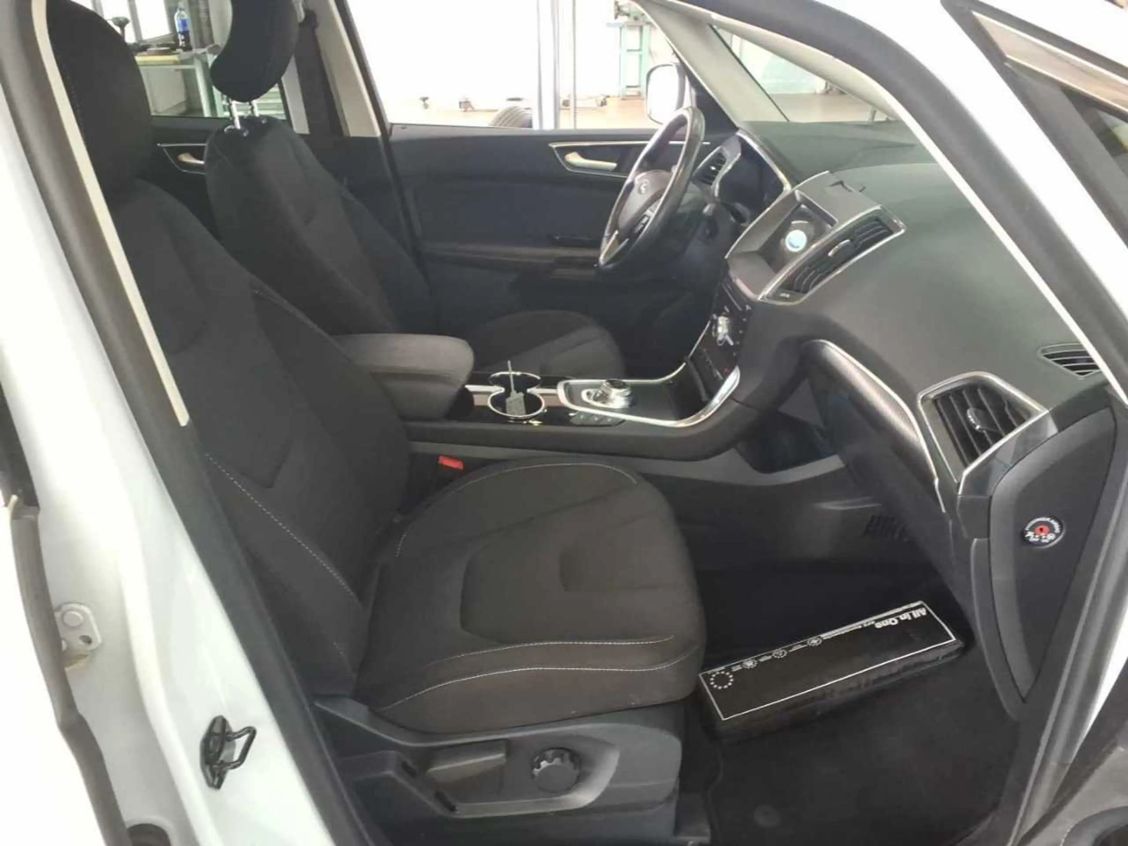 Ford S-Max 2.0 EcoBlue Titanium AHK SpoSi StHz ACC — photo 9