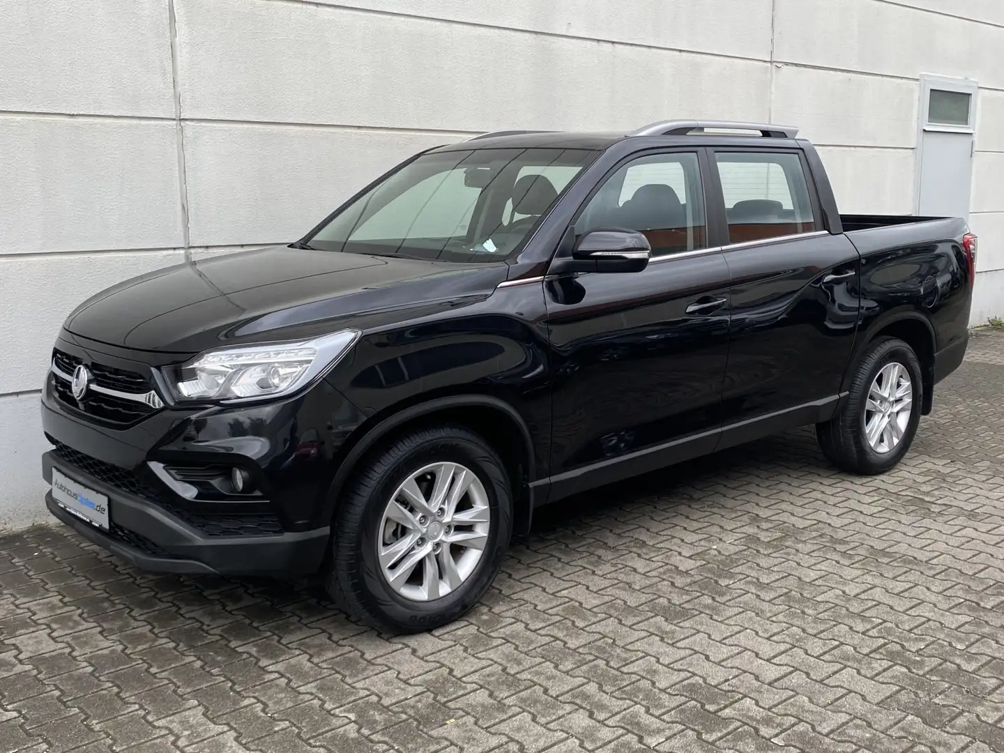 SsangYong Musso 2.2 E-XDI 4WD AT AHL 3.0t RKam Leder Shz Tmat CarP Negro - 2