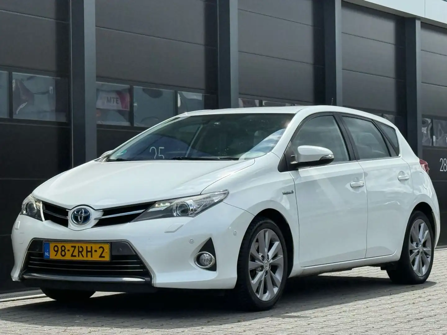 Toyota Auris 1.8 Hybrid Navi Clima Wit - 1