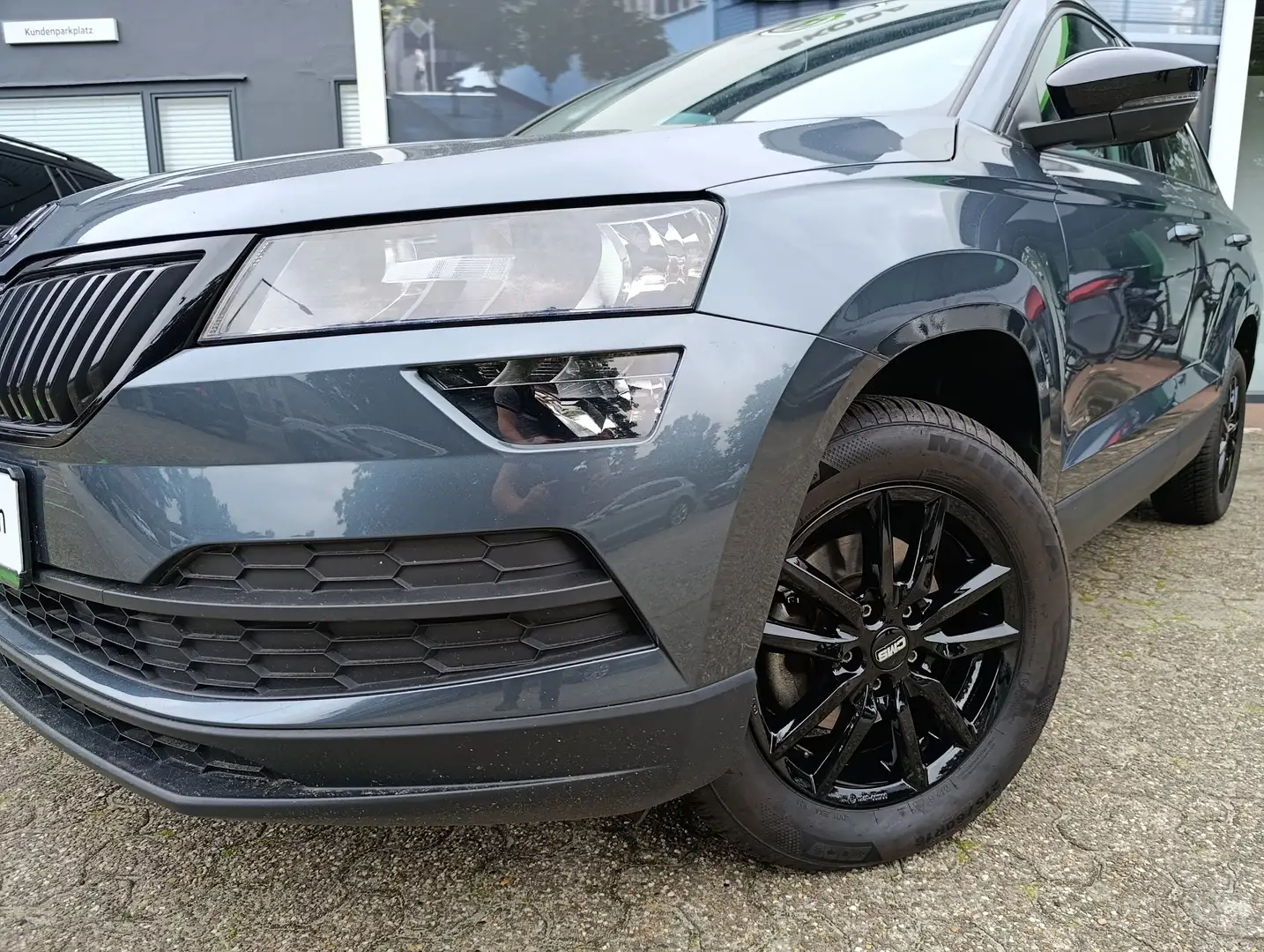 Skoda Karoq Active Black-Edition Grijs - 2