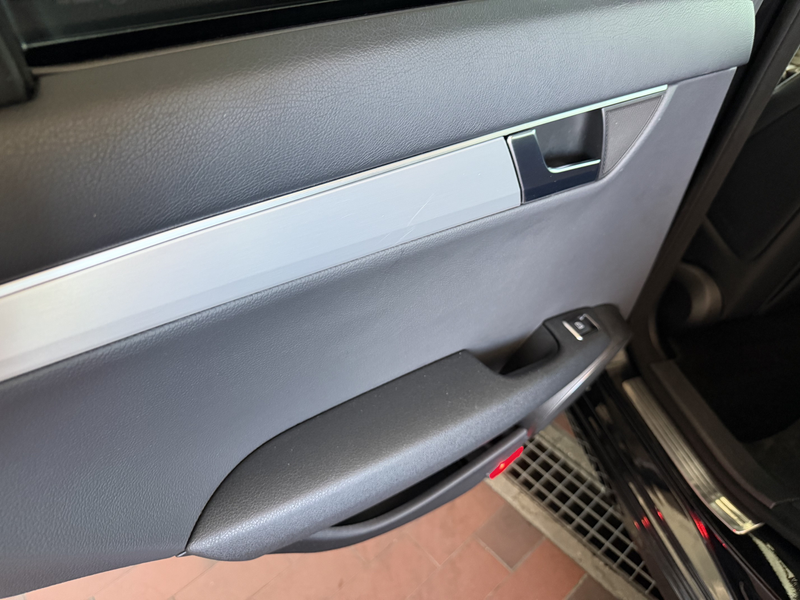 Mercedes-Benz C 250 T CGIAVANTGARDE+SCHIEBEDACH+DISTRONIC+ — photo 14