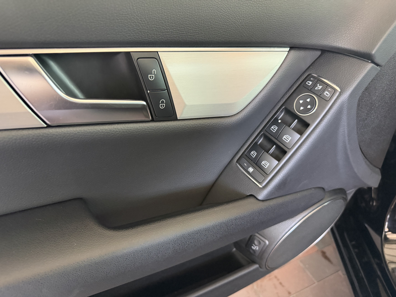 Mercedes-Benz C 250 T CGIAVANTGARDE+SCHIEBEDACH+DISTRONIC+ — photo 6