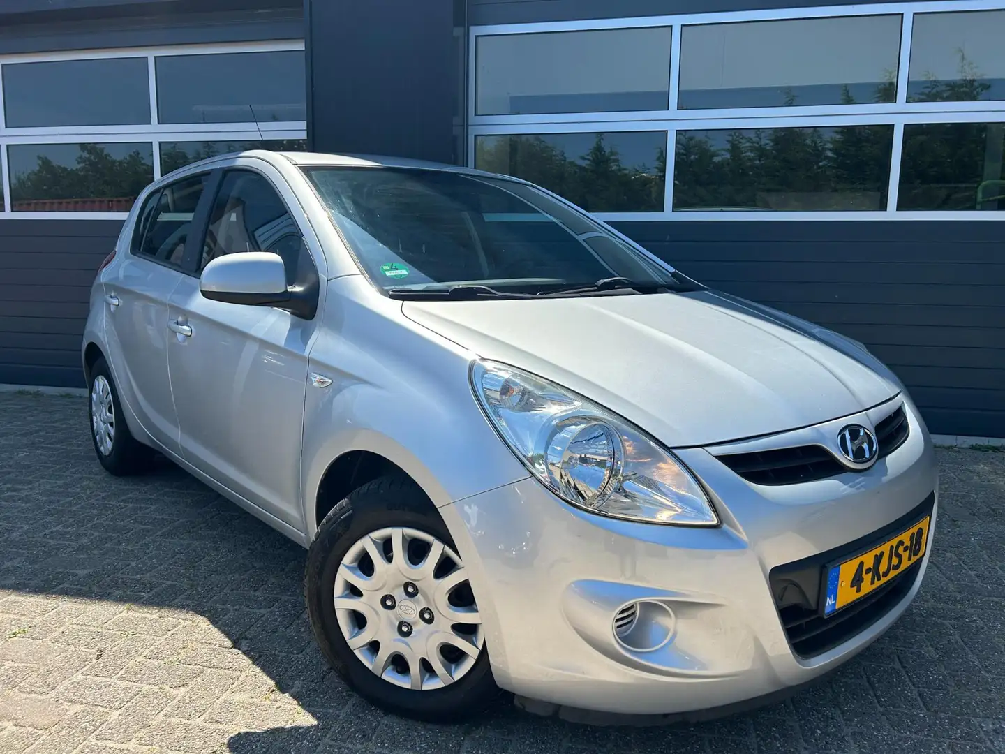 Hyundai i20 1.2i i-Drive|Airco|Nette beginners auto!| Grijs - 2