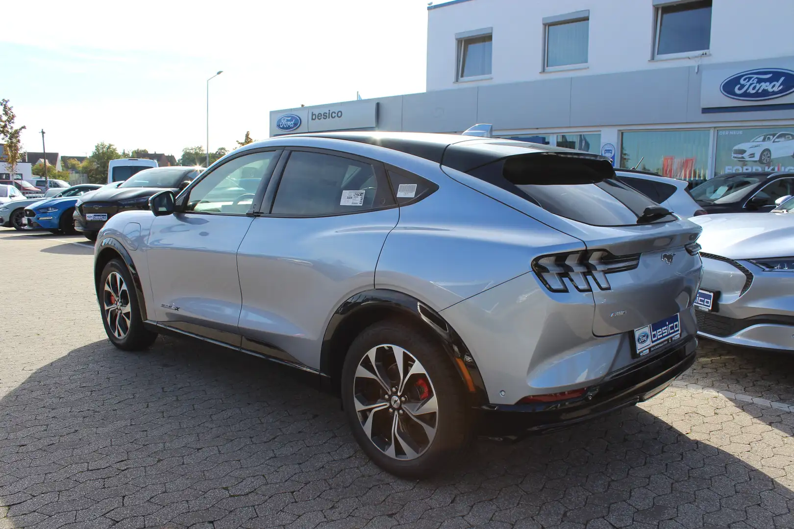 Ford Mustang Mach-E AWD Extended Range*Technologie Paket 1*B&O*LED*ACC Silber - 2