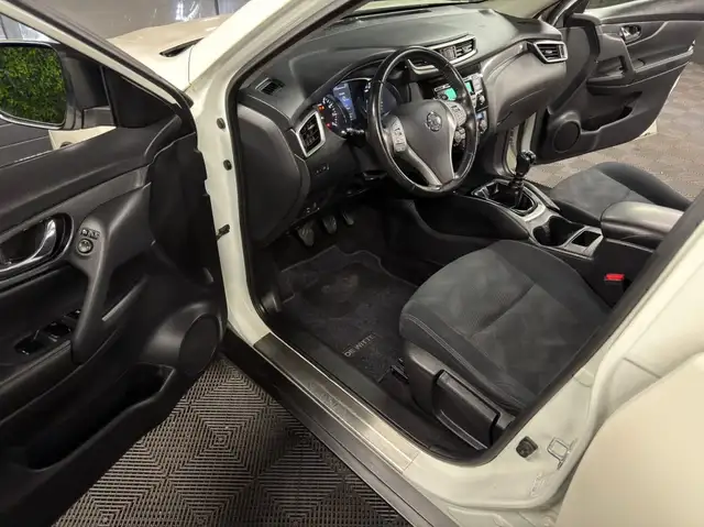 Nissan X-Trail view 9