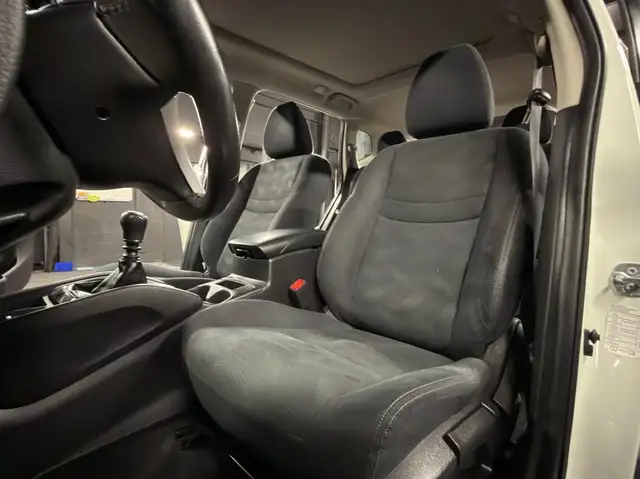 Nissan X-Trail view 12