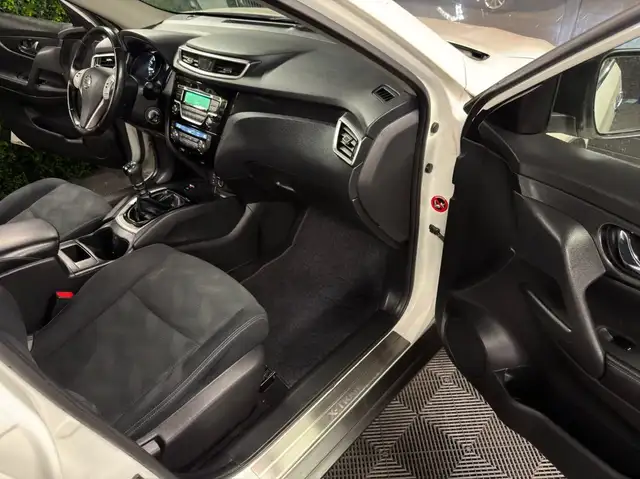 Nissan X-Trail view 14