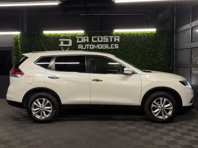 Nissan X-Trail view 2
