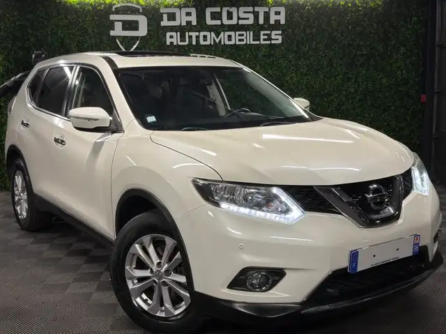 Nissan X-Trail view 3