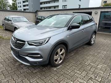 Grandland 1.2 TURBO Innovation*LED*NAVI*