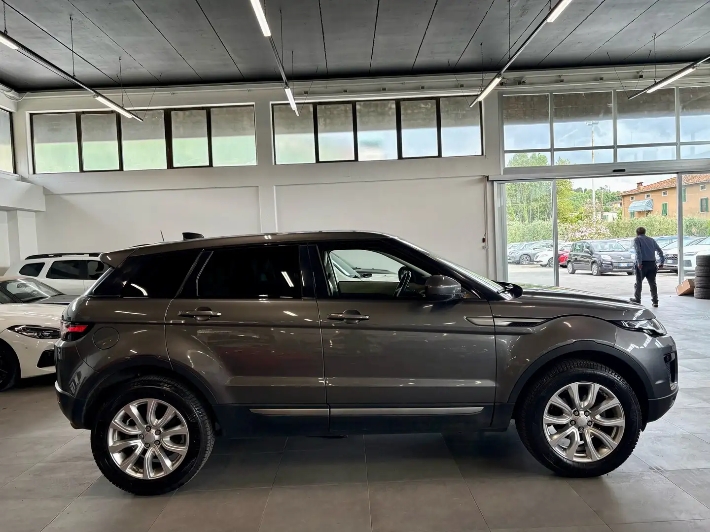 Land Rover Range Rover Evoque Range Rover Evoque 5p 2.0 ed4 SE 150cv GARANZIA Gris - 2