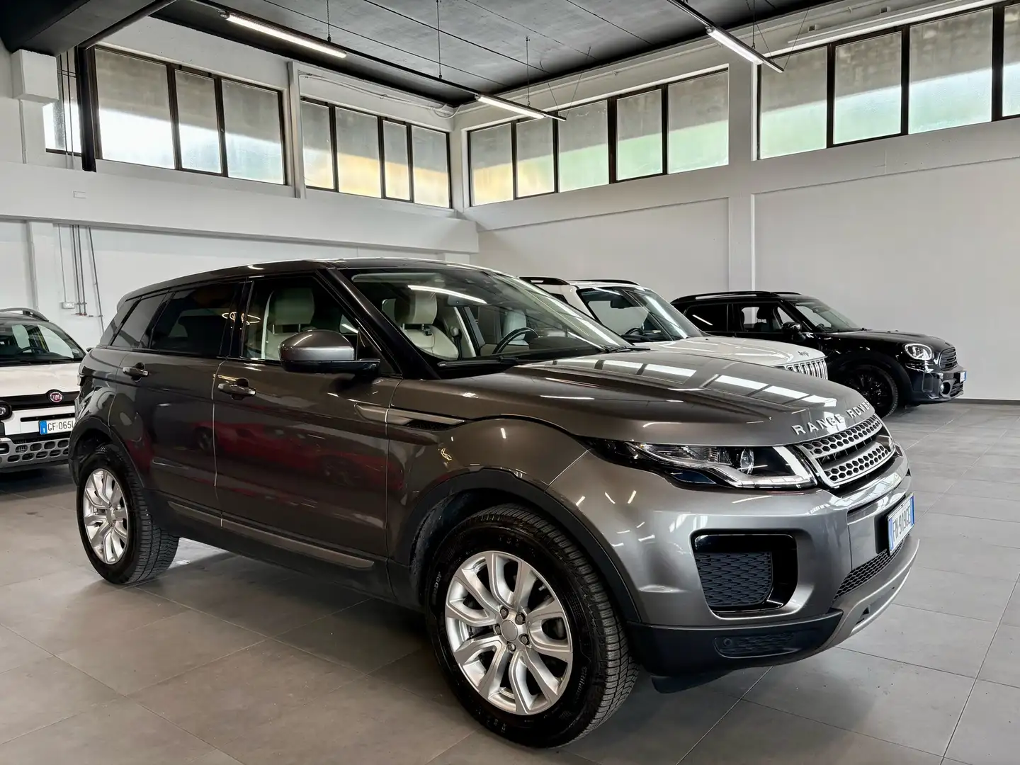 Land Rover Range Rover Evoque Range Rover Evoque 5p 2.0 ed4 SE 150cv GARANZIA Gris - 1