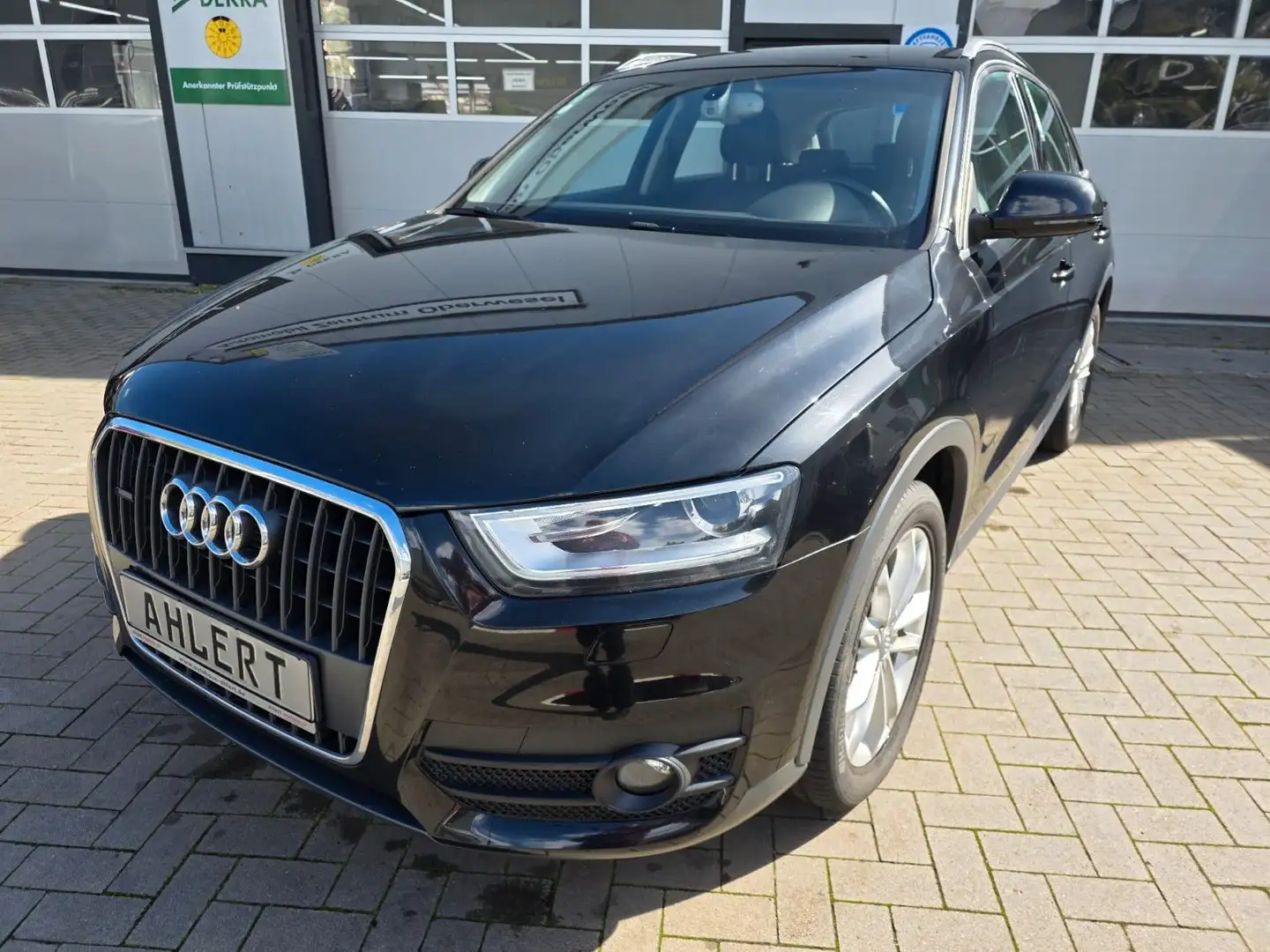 Audi Q3 2.0 TDI quattro S Line Schwarz - 1