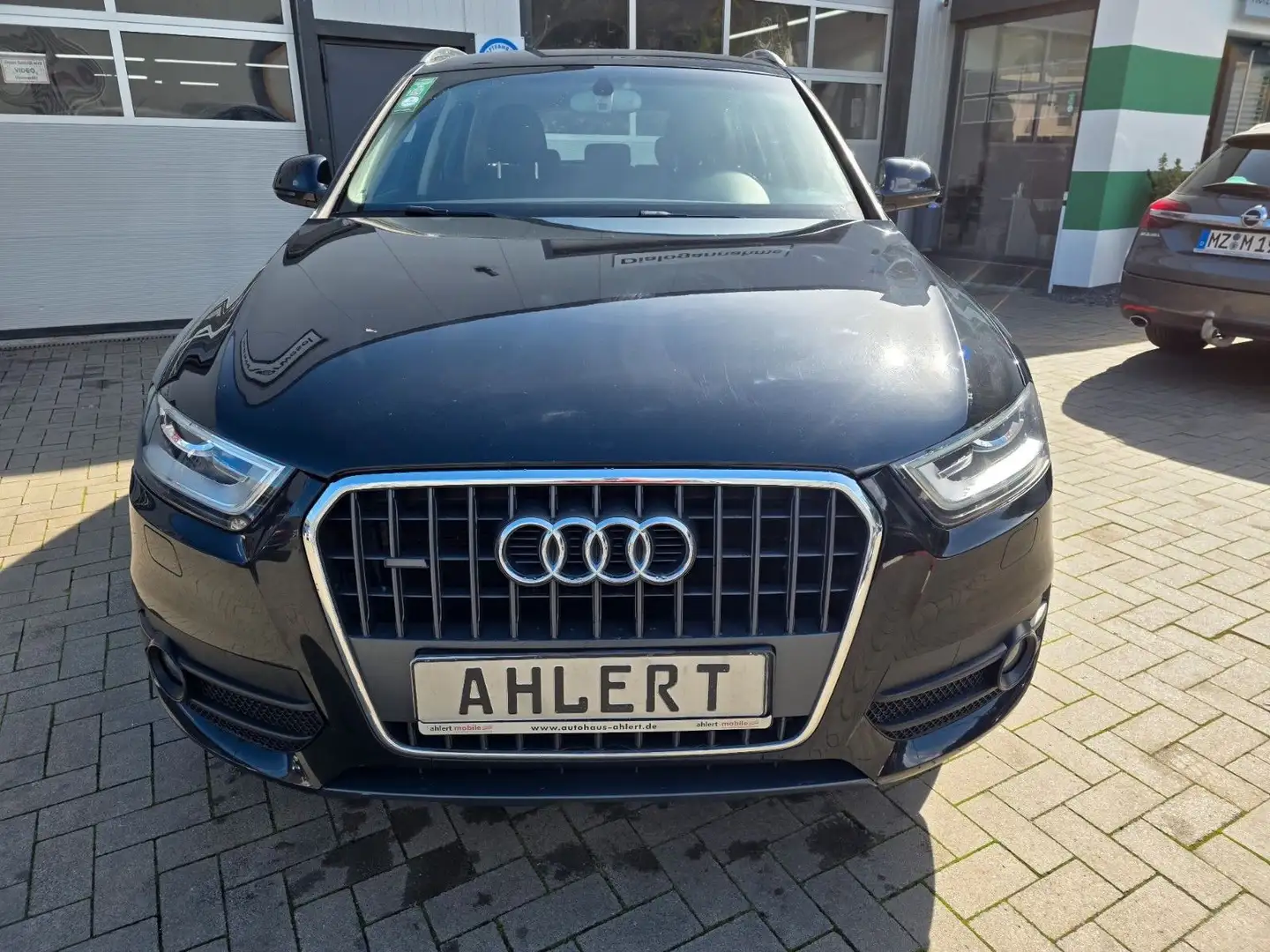 Audi Q3 2.0 TDI quattro S Line Schwarz - 2