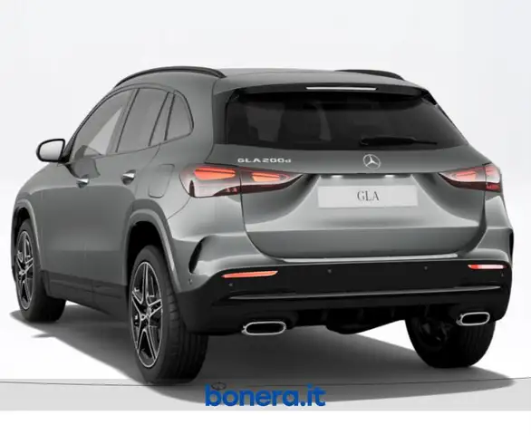 Mercedes-Benz GLA view 4