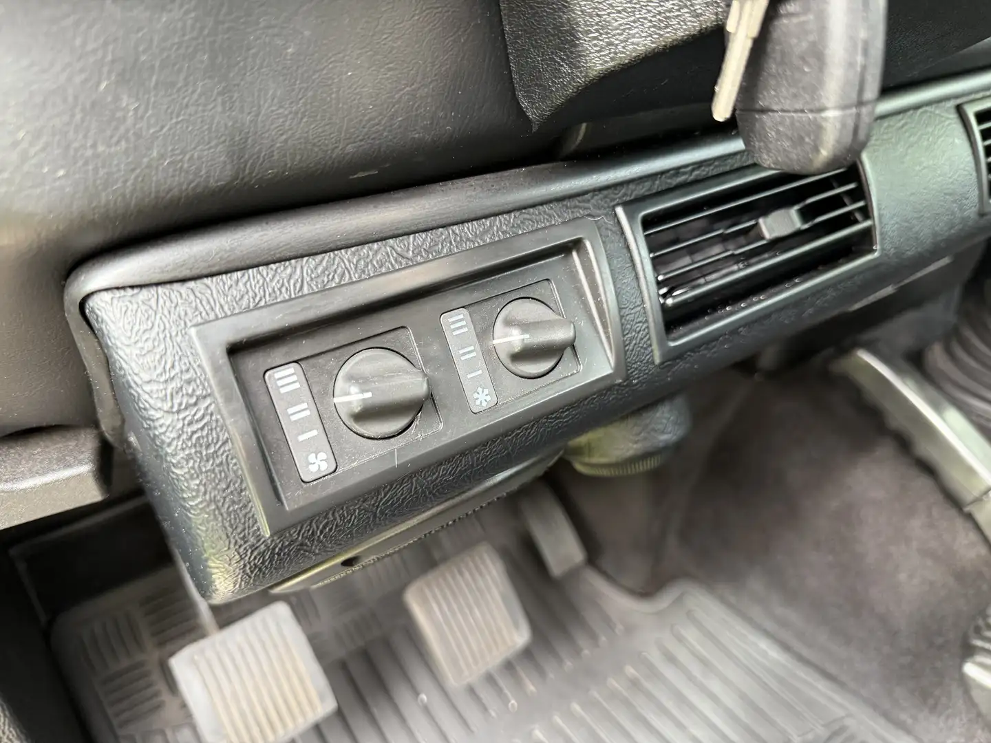 Land Rover Defender 2.5 TD5 90 SW SE Vert - 2