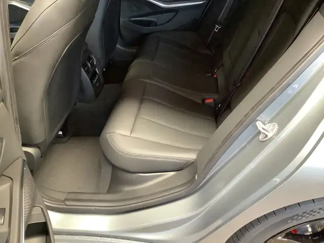BMW 3 Series view 13