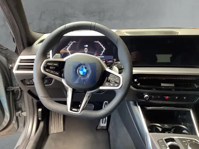 BMW 3 Series view 10
