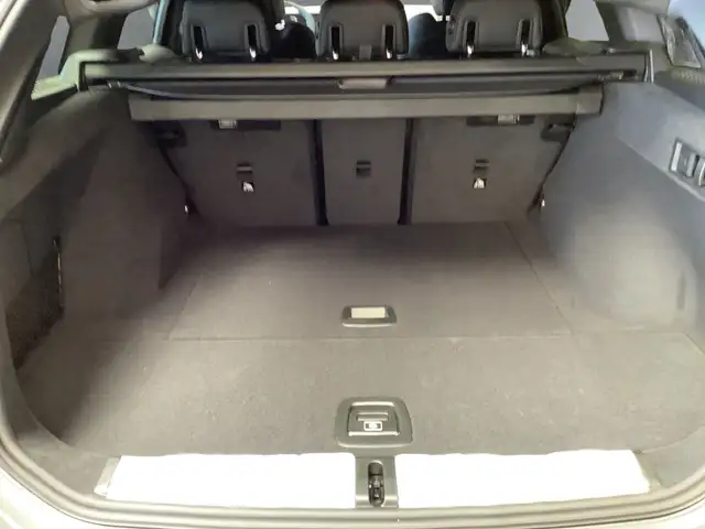 BMW 3 Series view 15