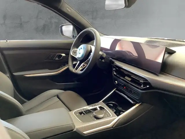 BMW 3 Series view 12