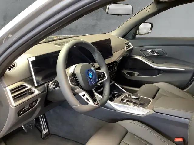 BMW 3 Series view 9