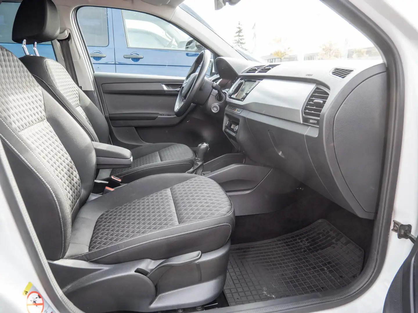 Skoda Fabia Combi 1.0 TSI DSG Ambition PDC SHZ NAVI Blanc - 2