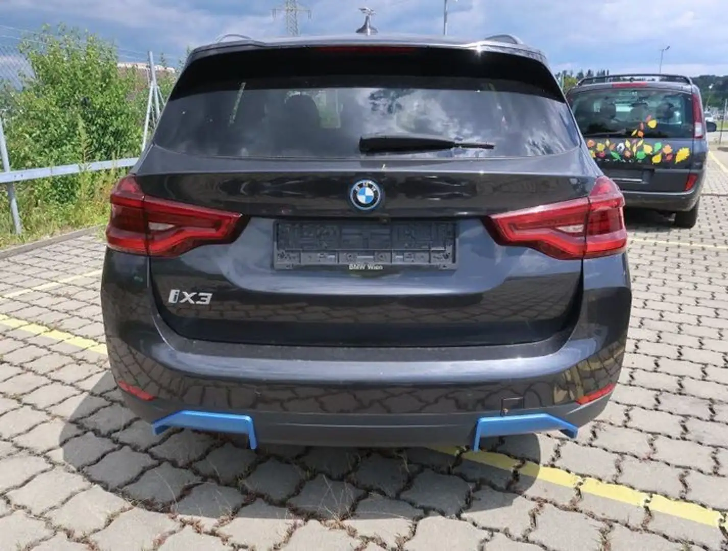 BMW iX3 Impressive Grau - 2