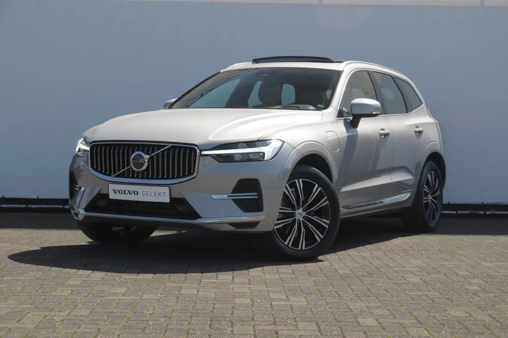 Volvo XC60 T6 350PK Automaat Inscription / Long range / Adapt Grijs - 2