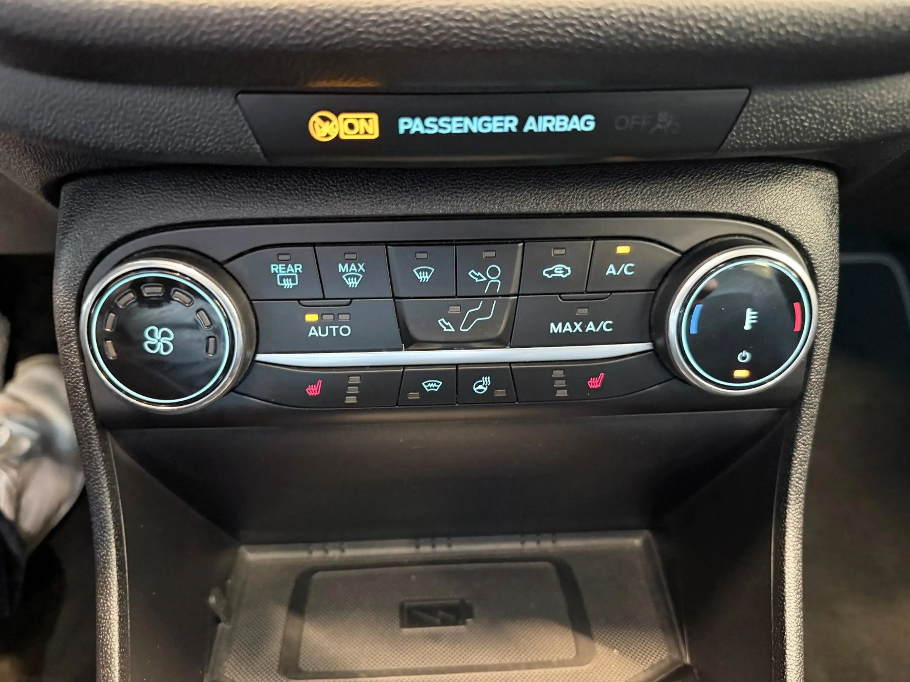 Ford Fiesta Titanium Vignale B&O Sound — photo 10