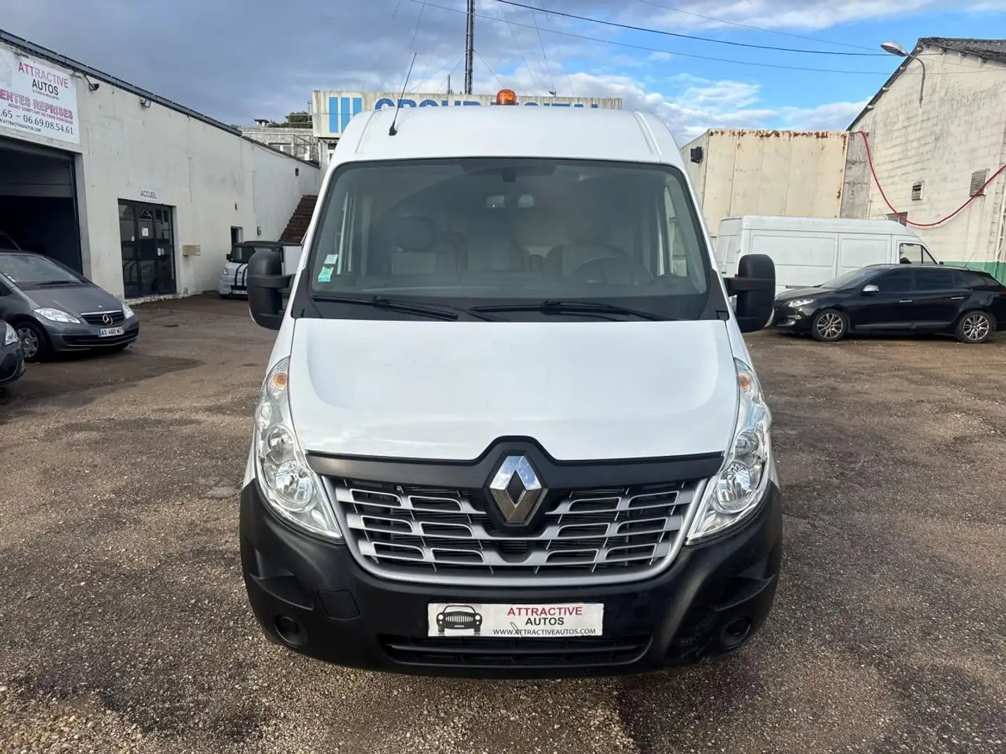 Renault Master Master III Grand Confort F3500 L2H2 2.3 dCi - 110cv - BVM6 - Equipé atelier - 13 325€ HT Blanc - 2