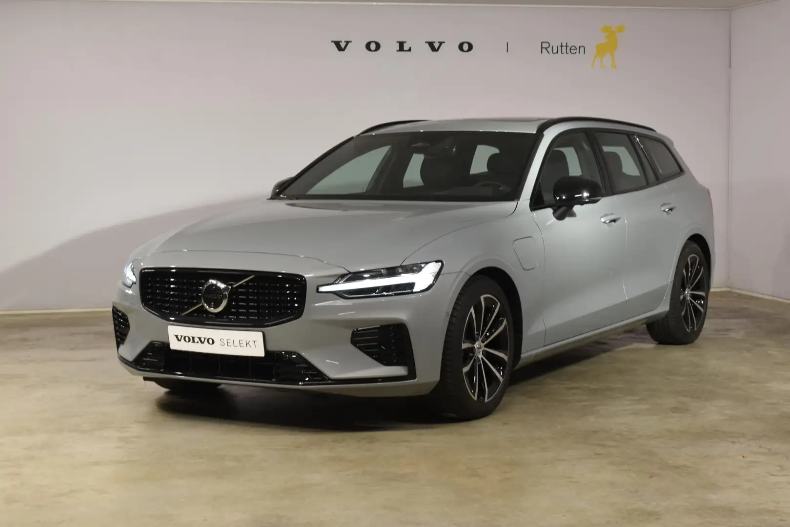 Volvo V60 T6 350PK Automaat Plug-in hybrid AWD Plus Dark / P Gris - 2