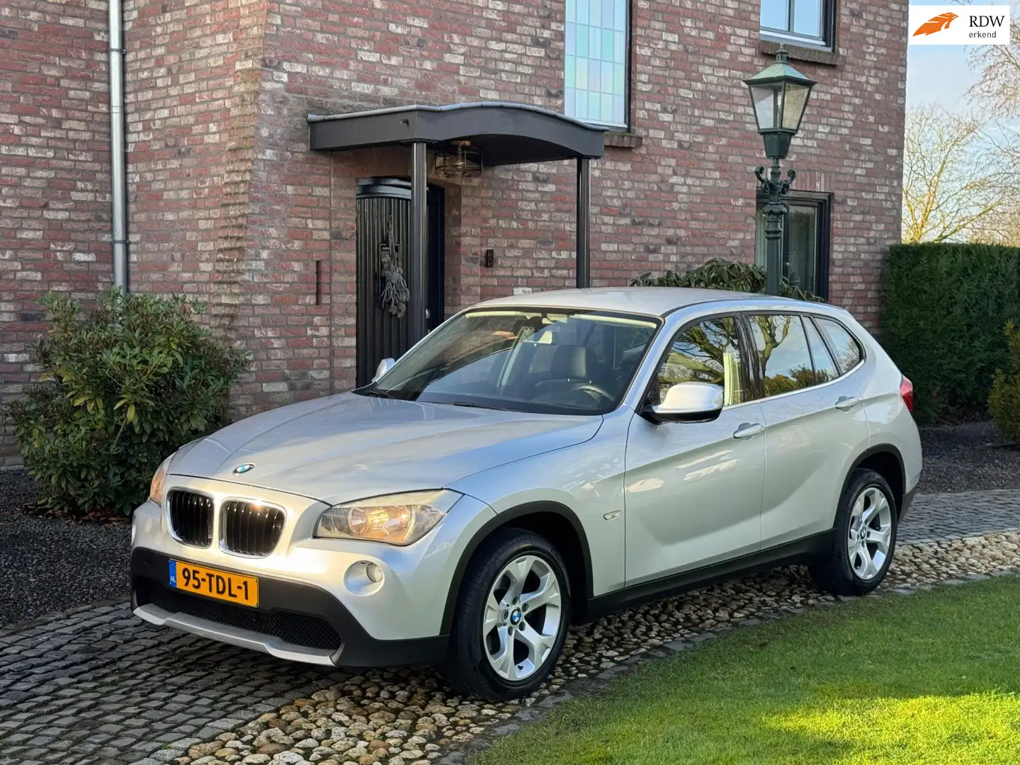 BMW X1 S-Drive 2.0i 184pk Airco Cruise Trekhaak Grijs - 1