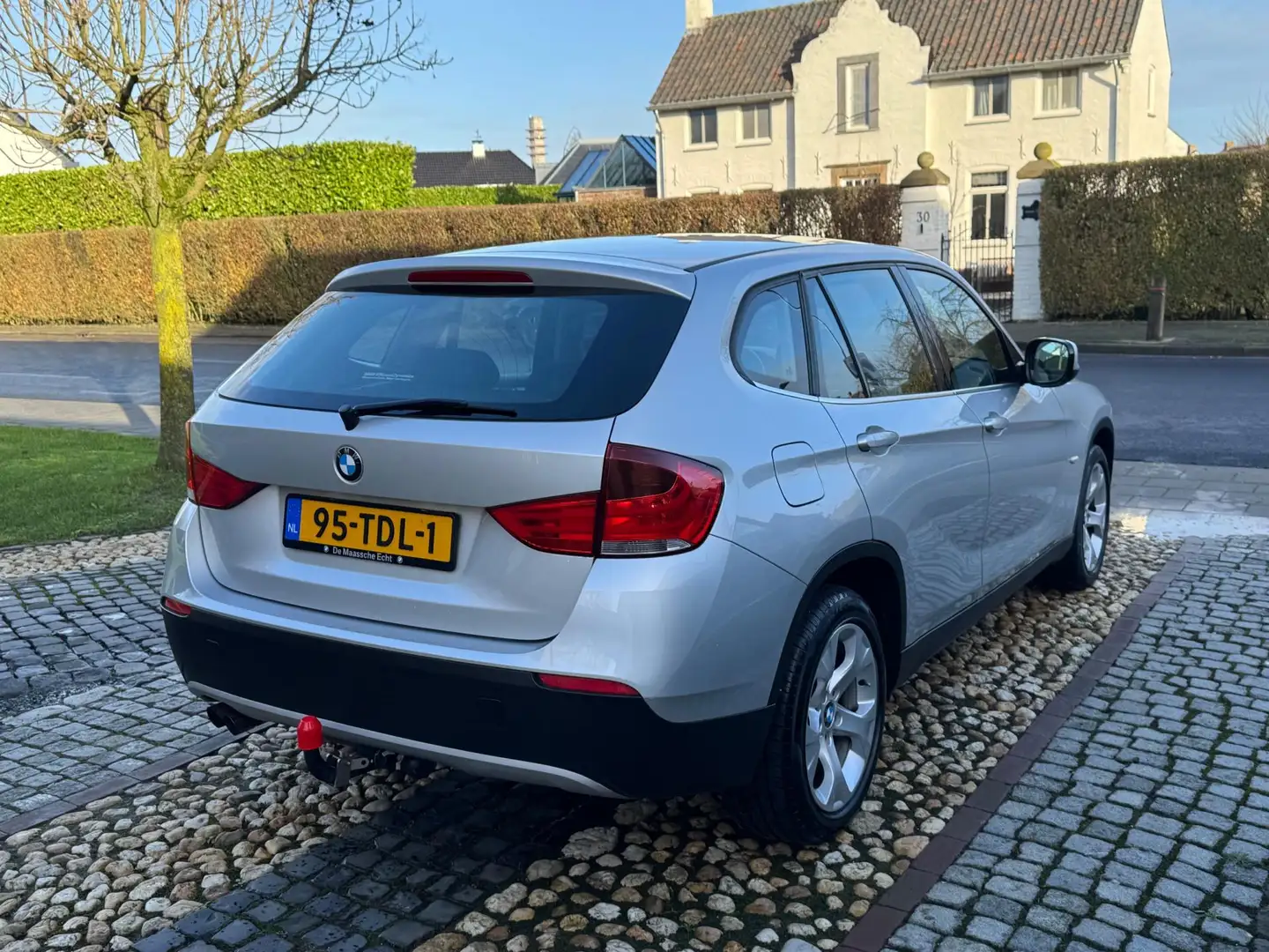 BMW X1 S-Drive 2.0i 184pk Airco Cruise Trekhaak Grijs - 2