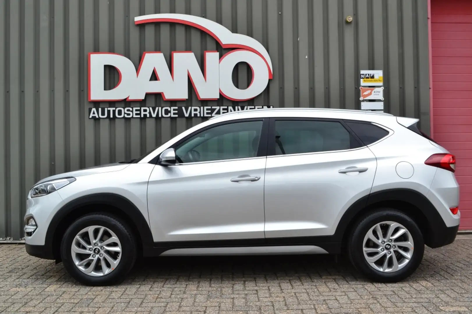 Hyundai TUCSON 1.6 GDi Comfort Navi/Camera/Trekhaak/LED Gris - 2