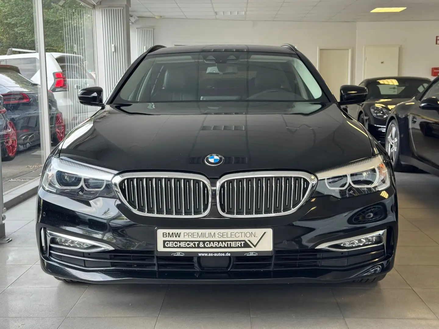 BMW 520 d Touring Aut. Luxury Leder Navi-Prof ACC R18 Zwart - 1