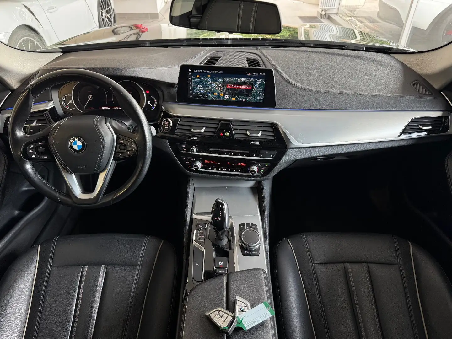 BMW 520 d Touring Aut. Luxury Leder Navi-Prof ACC R18 Zwart - 2