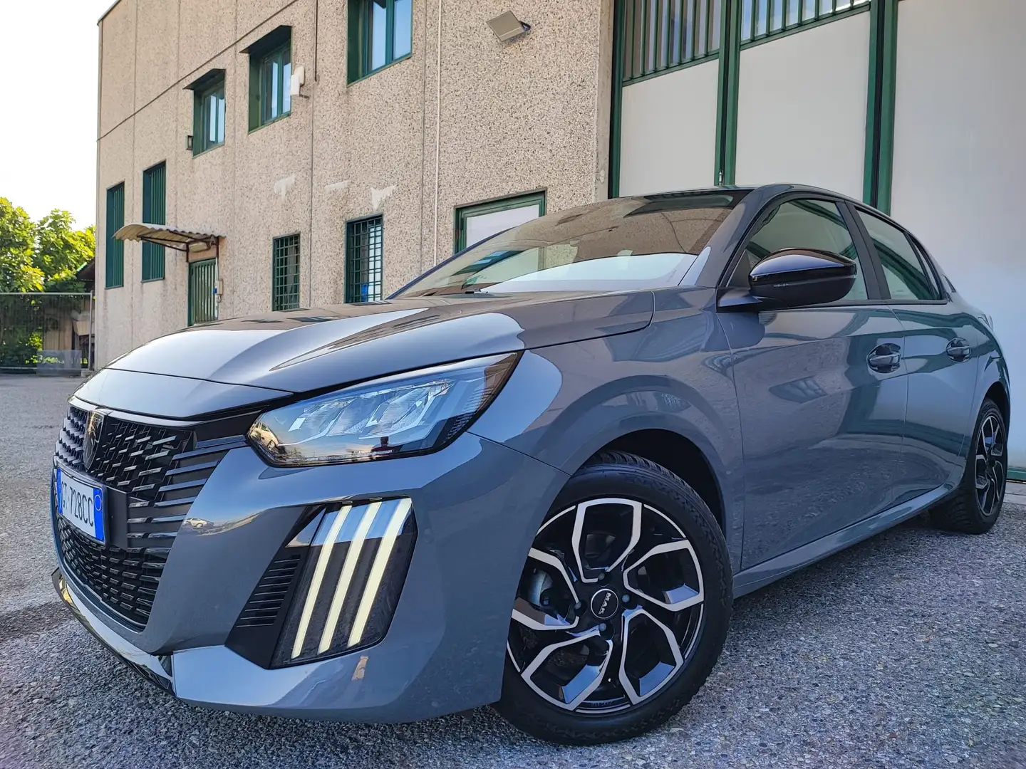Peugeot 208 2024 BENZINA NO VINCOLI FINANZIARI PRONTA CONSEGNA Gris - 1