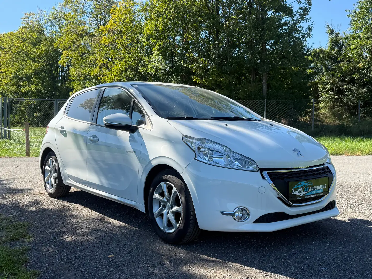 Peugeot 208 Active Weiß - 1