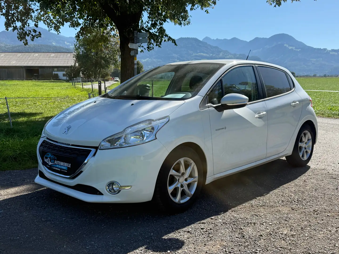 Peugeot 208 Active Weiß - 2