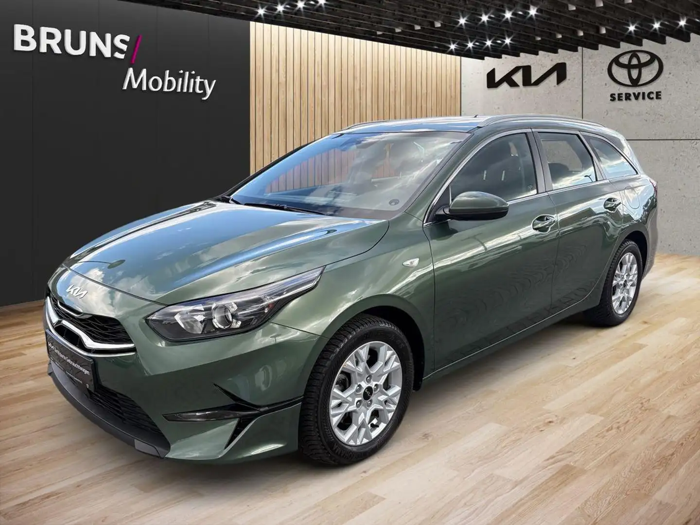 Kia Ceed SW / cee'd SW 1.5 Vision + Komfort-Paket Navi Groen - 2