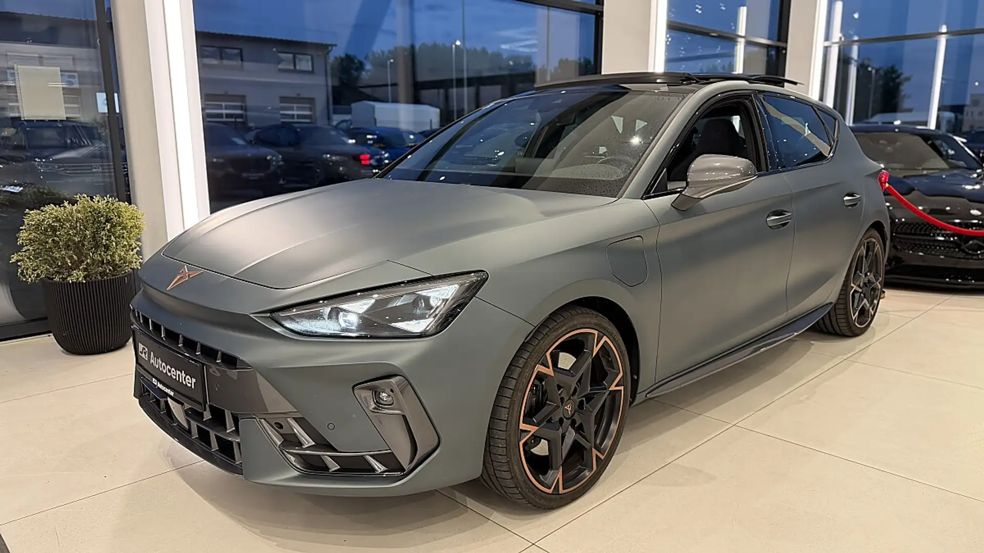 CUPRA Leon VZ 1,5 TSI eHybrid 272 DSG Grün - 1