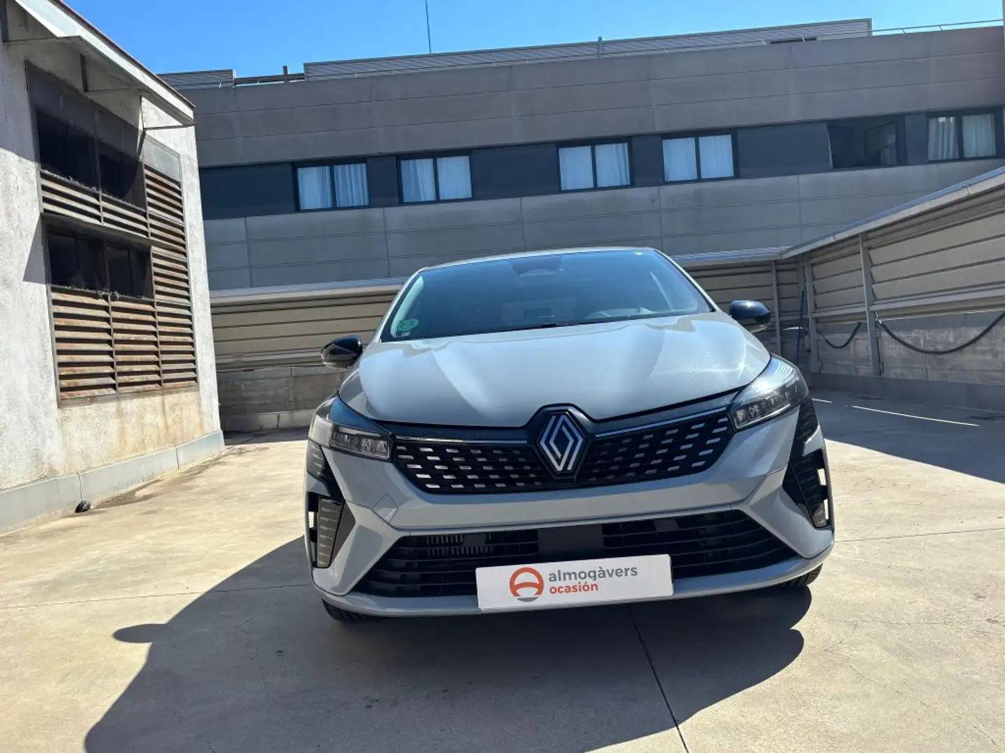 Renault Clio TECHNO 1.0 TCE 90CV 5P Gris - 2