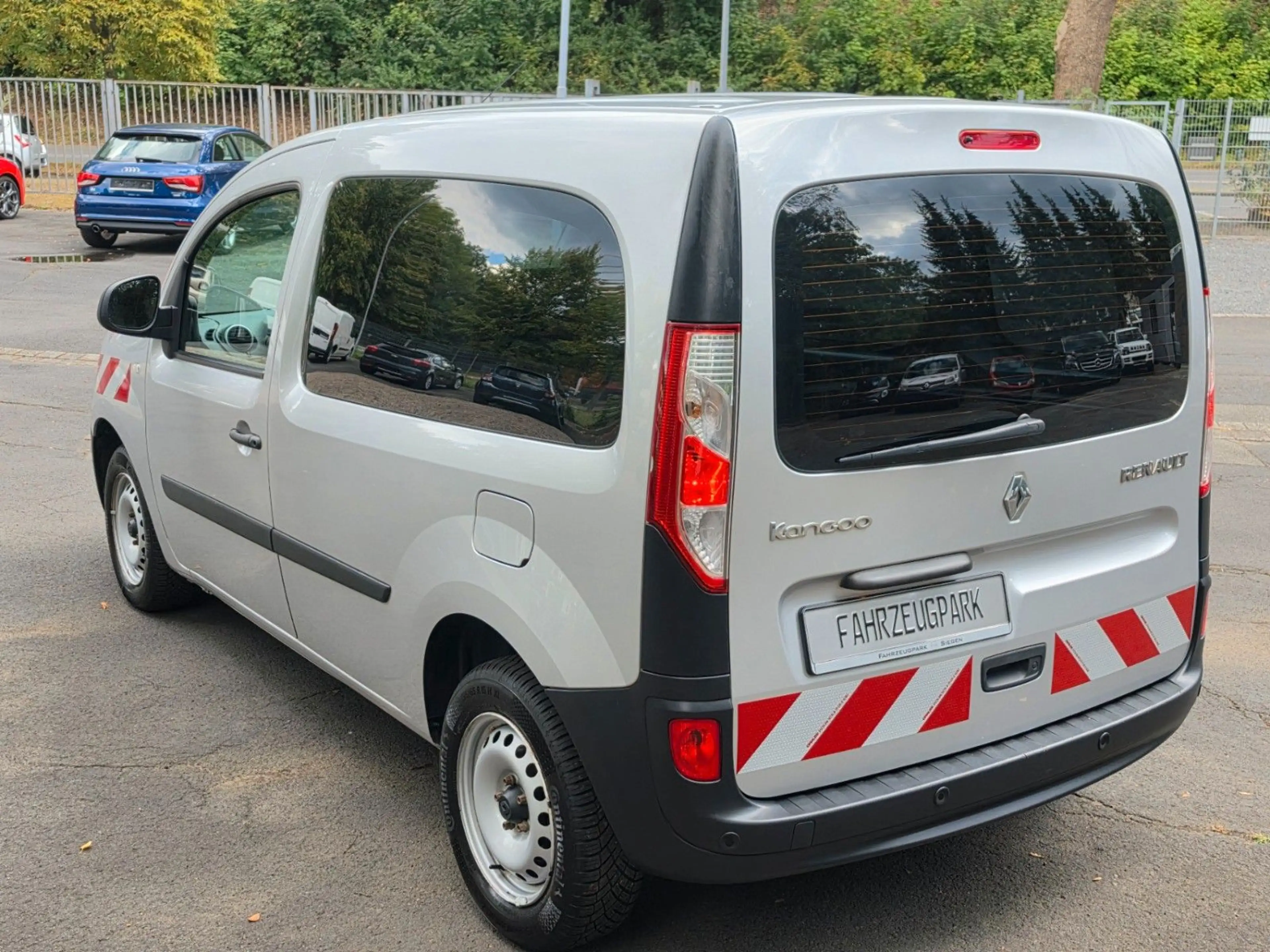 Renault Kangoo Rapid Extra*SORTIMO*110PS*NAVI*PDC*