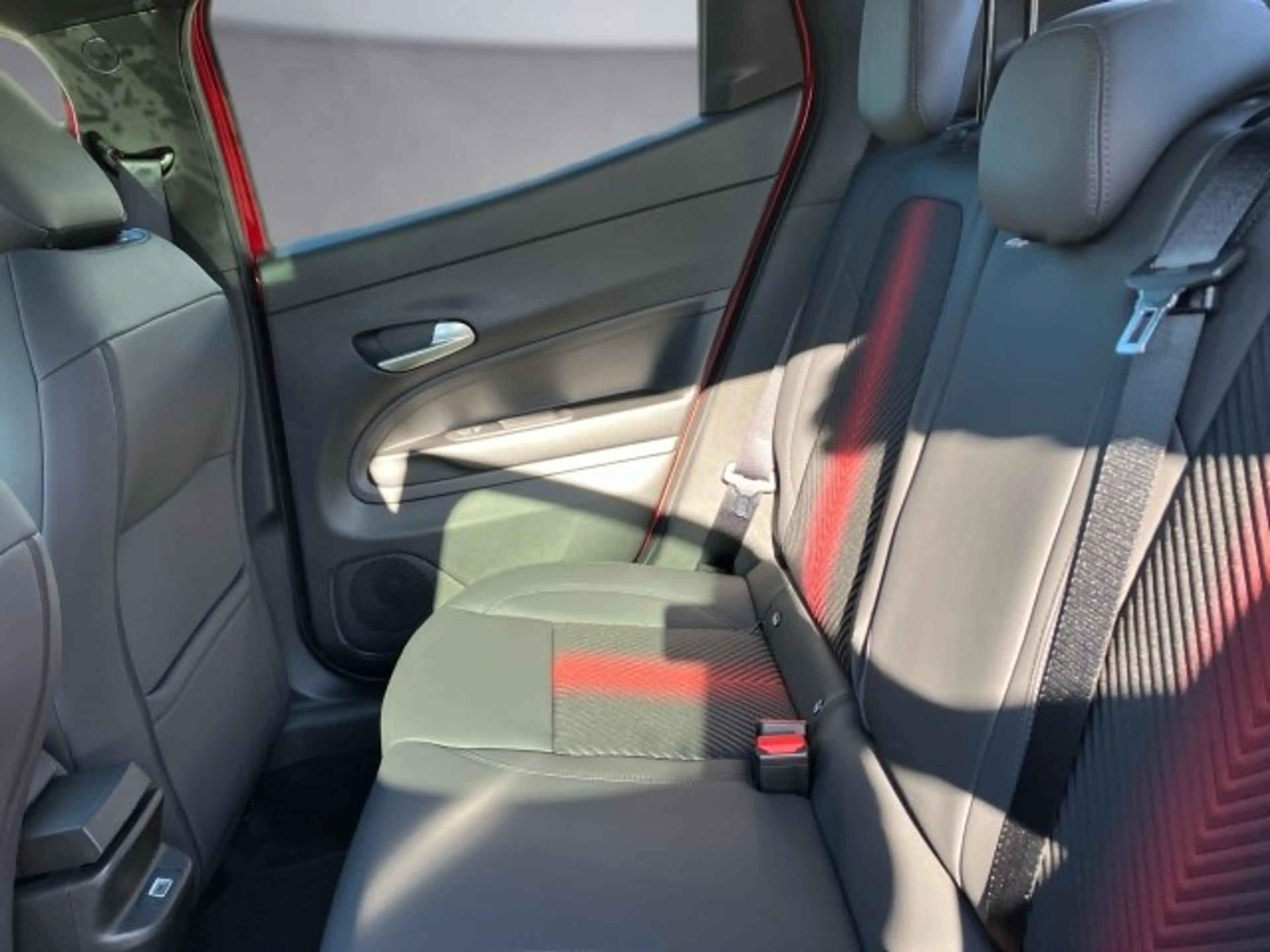 Alfa Romeo Junior Ibrida 1.2 Hybrid eDCT6 — photo 12