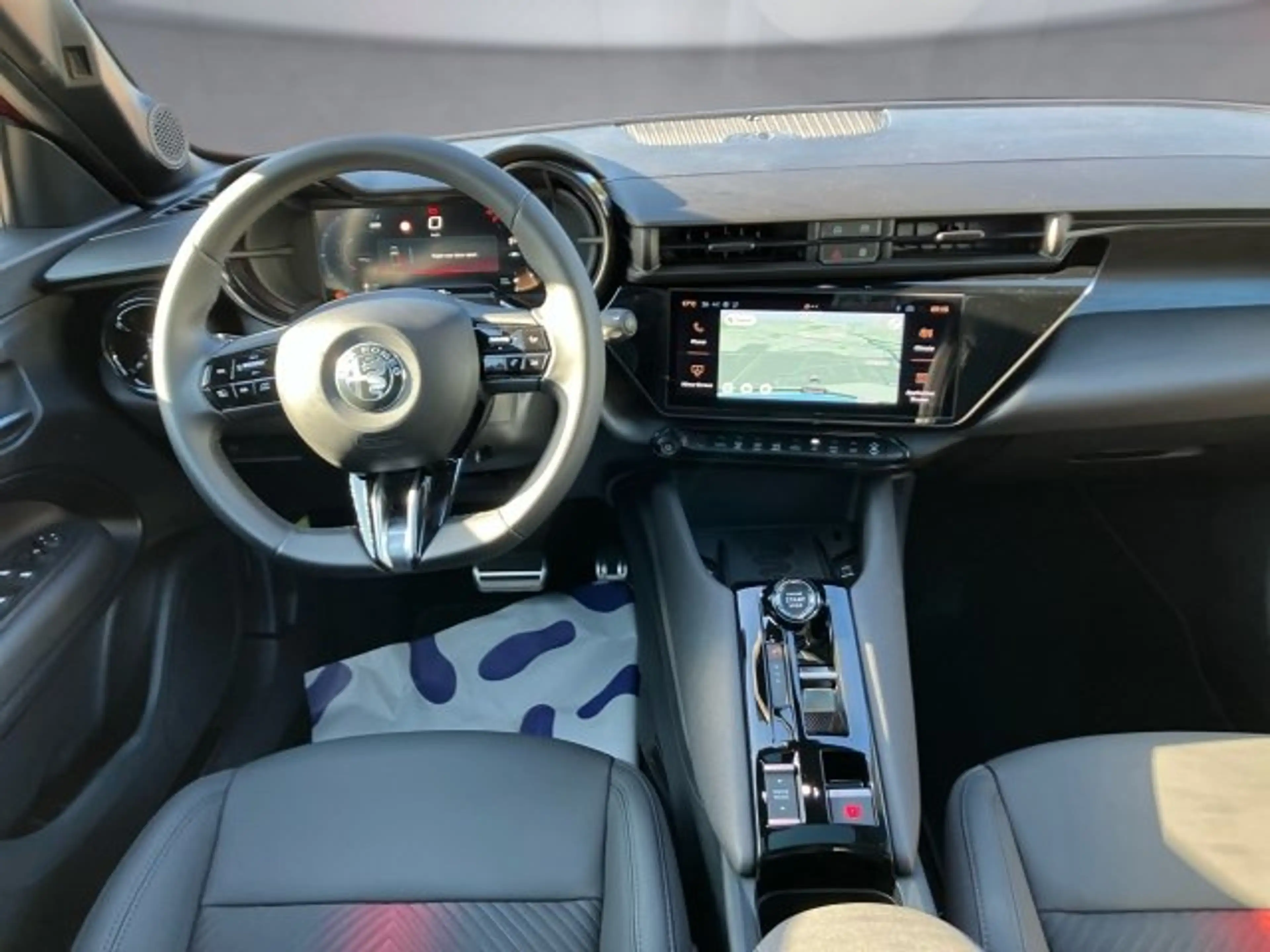 Alfa Romeo Junior Ibrida 1.2 Hybrid eDCT6 — photo 9