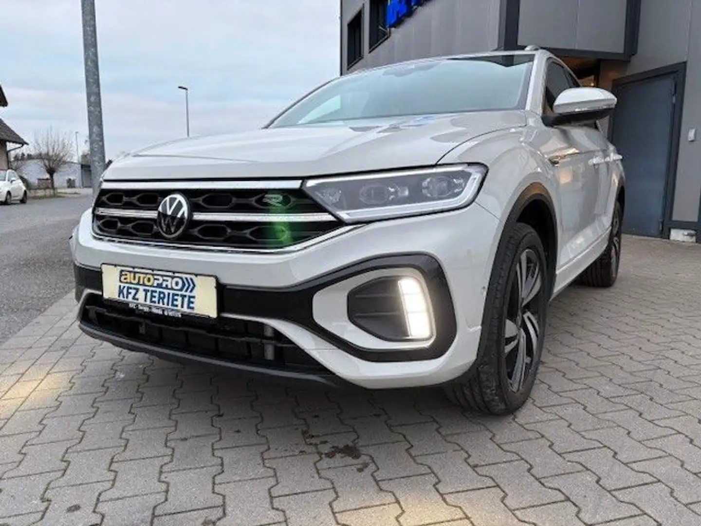 Volkswagen T-Roc R-Line ACC LED DAB App Navi AHK Grau - 1