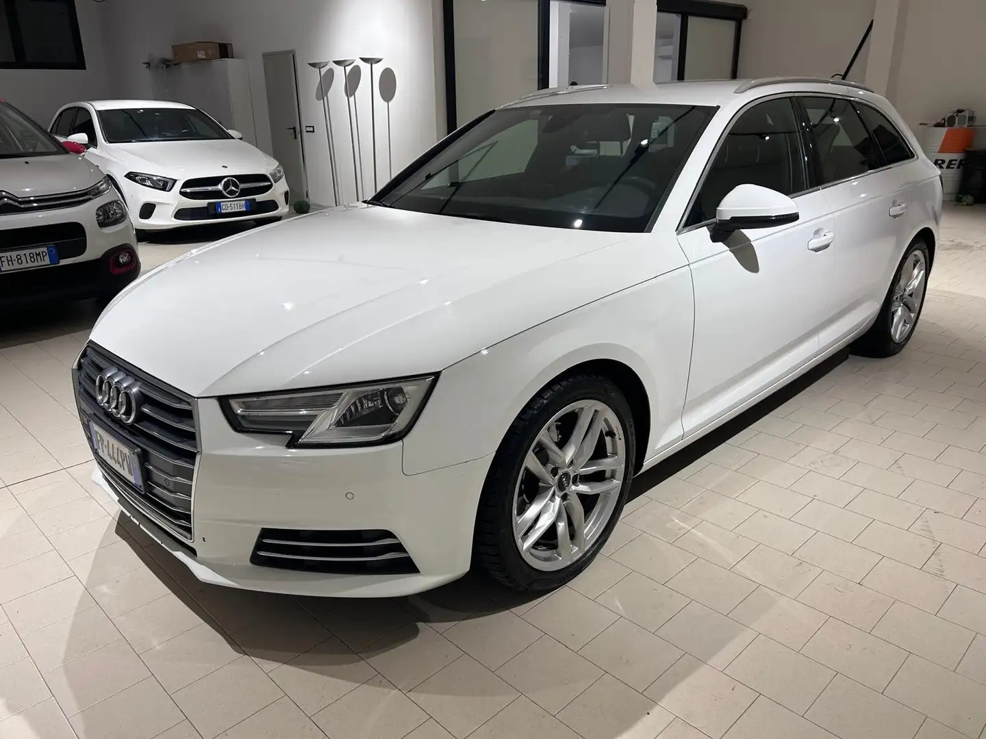Audi A4 Avant 2.0 TDI 122 CV S tronic S line edition Bianco - 1