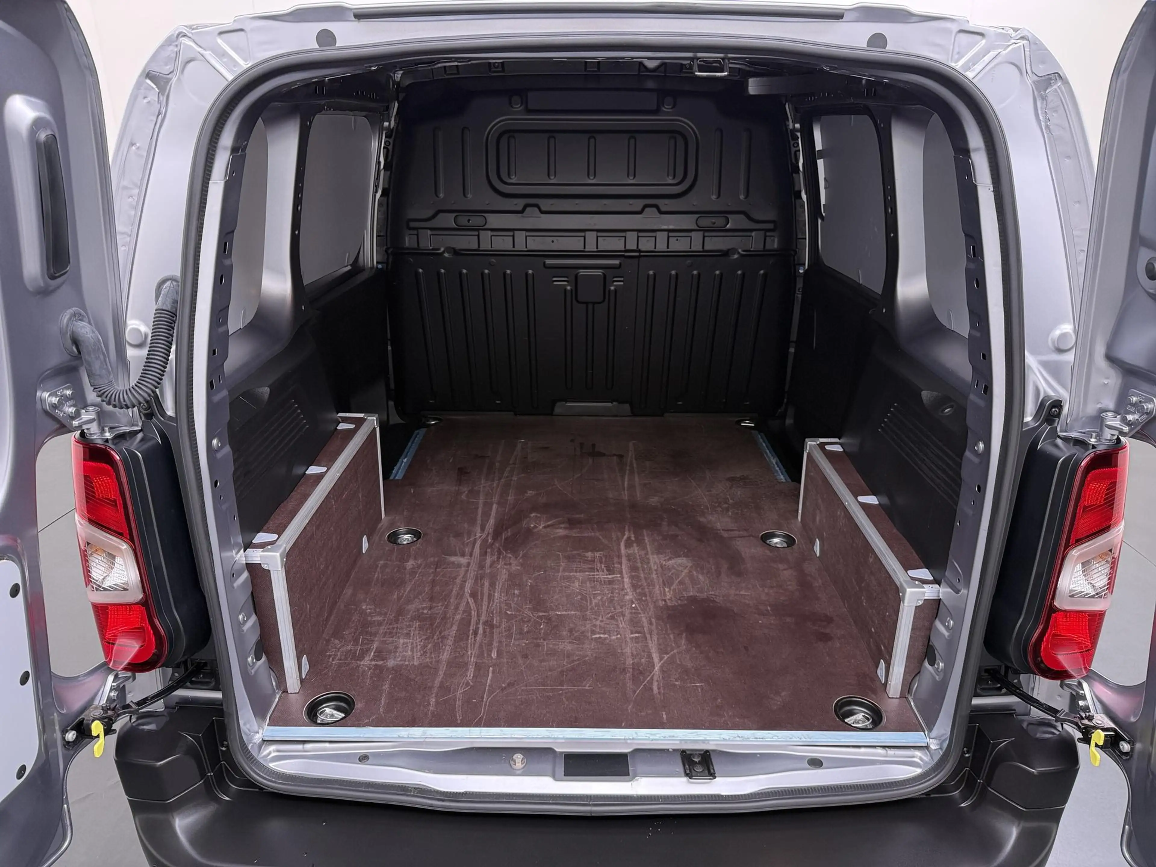 Opel Combo-e Electric 136 L1 50kWh — photo 7